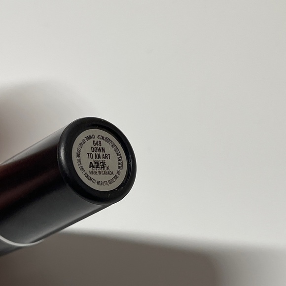 NEW RARE MAC Matte Lipstick Discontinued 649 Down To An Art hard to find - Picture 2 of 3